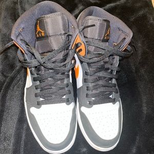Shatterback board jordan 1 mid